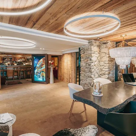 Otel Mounier