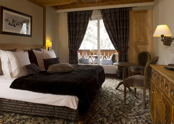 Отель Mounier 4*